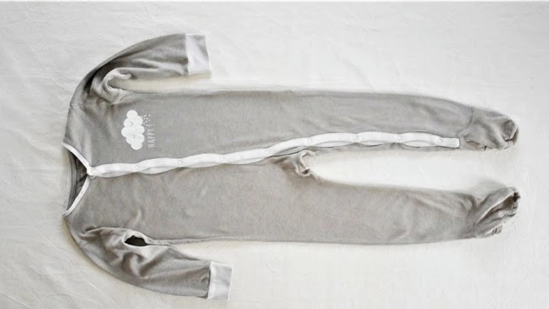 baby footed pajamas folding protocol (1)