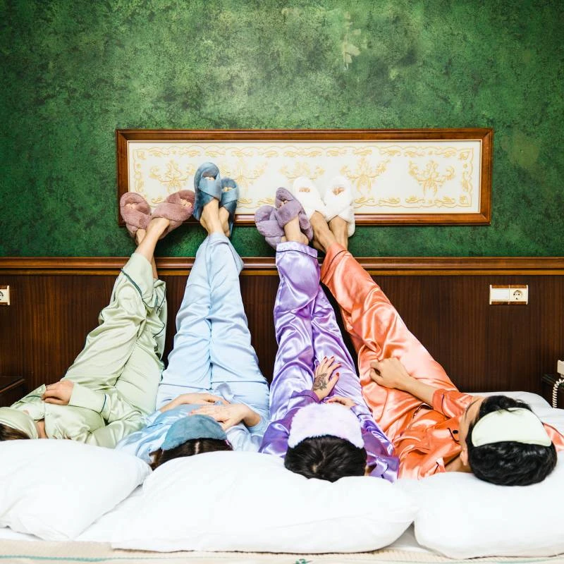 can you wear pajamas with grounding sheets