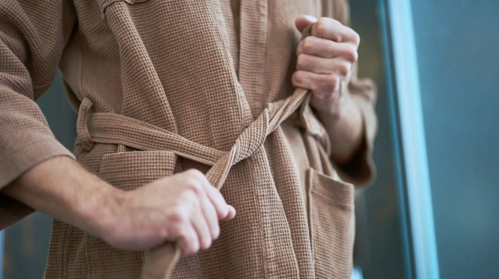 do all robes have strings