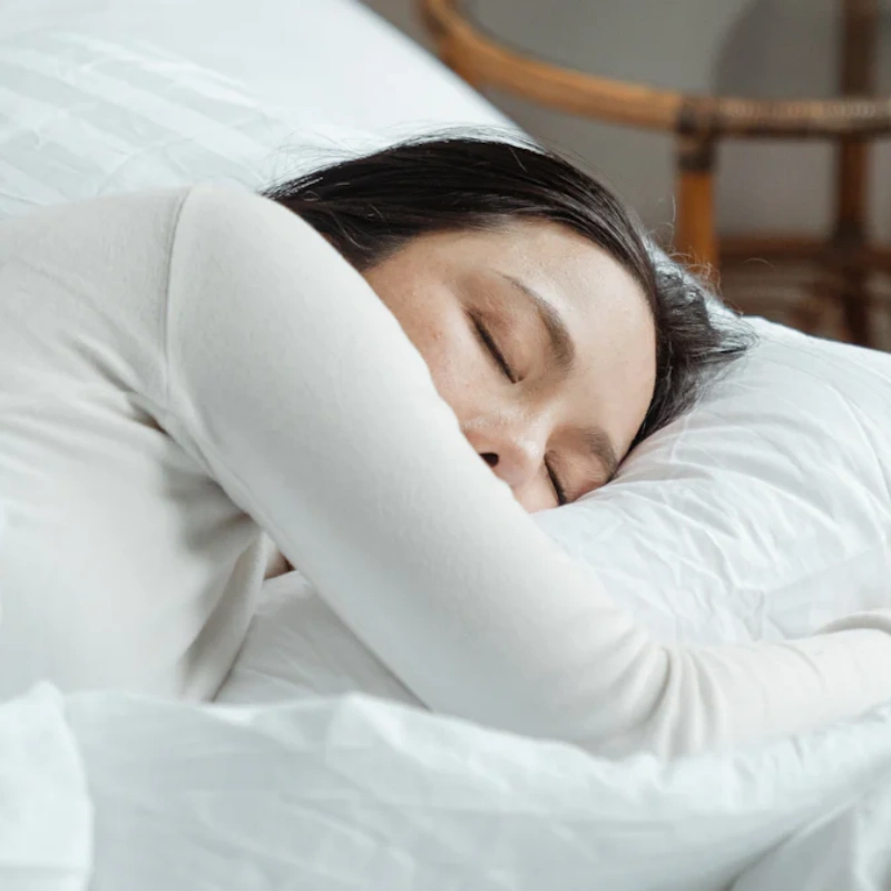 is polyester pajamas hot to sleep in​